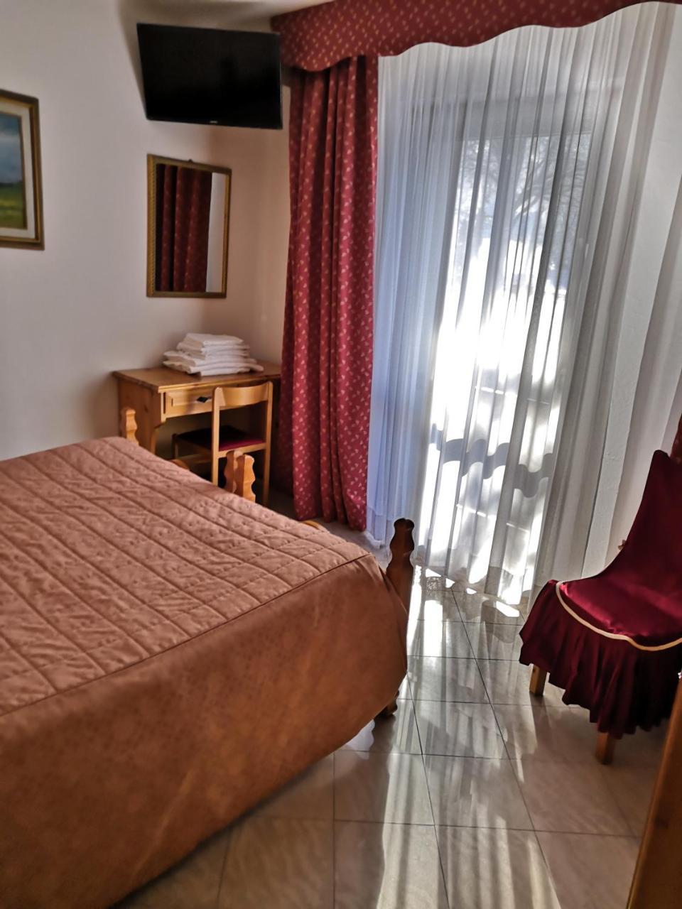 Albergo Diana Черрето-Лаги Экстерьер фото